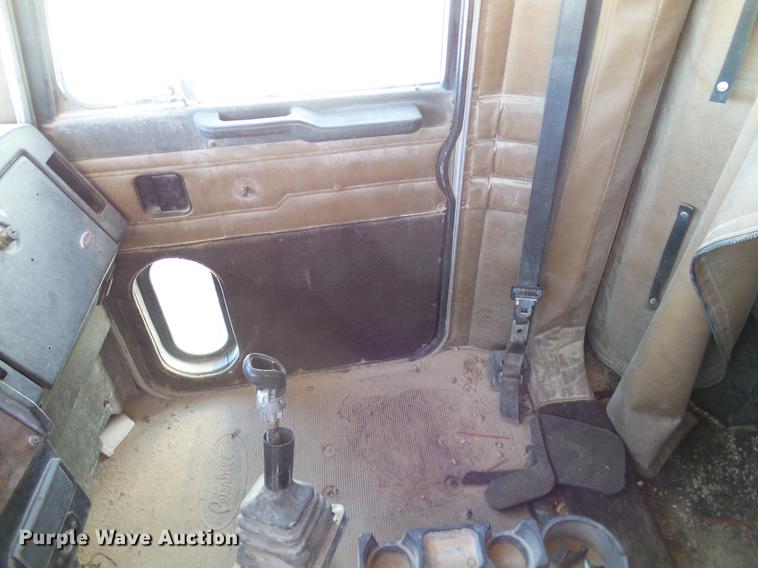 image for item DA6988 1998 Peterbilt 377 semi truck