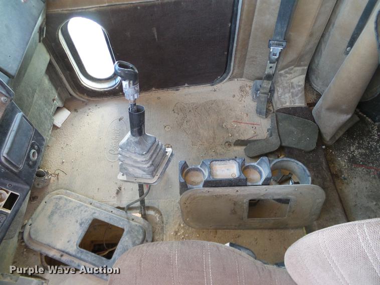 image for item DA6988 1998 Peterbilt 377 semi truck