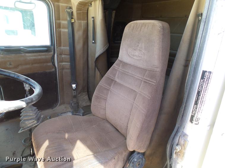 image for item DA6988 1998 Peterbilt 377 semi truck