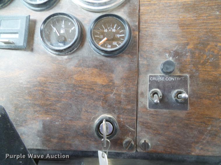 image for item DA6988 1998 Peterbilt 377 semi truck