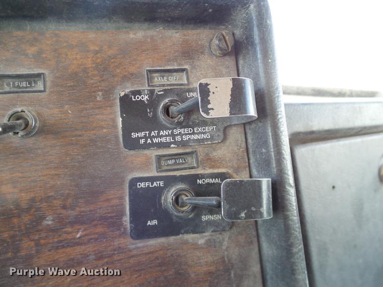 image for item DA6988 1998 Peterbilt 377 semi truck