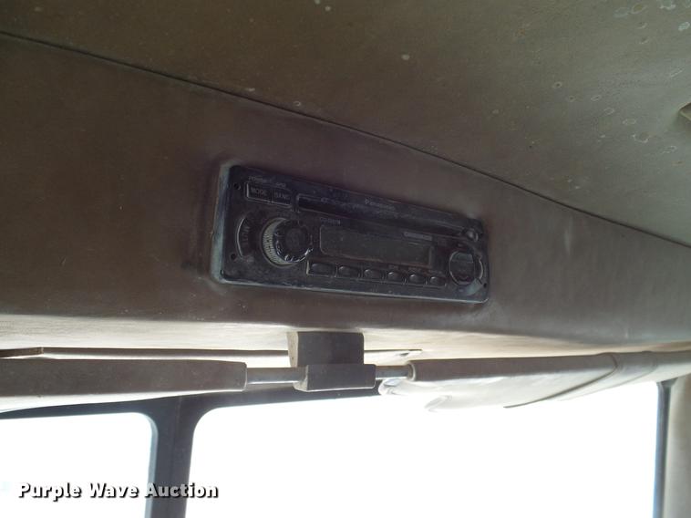 image for item DA6988 1998 Peterbilt 377 semi truck