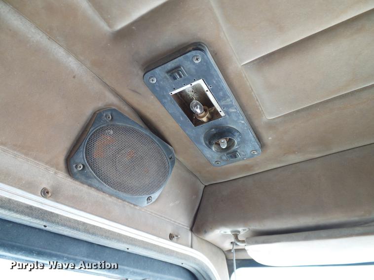 image for item DA6988 1998 Peterbilt 377 semi truck