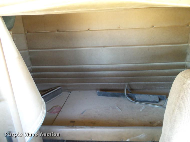 image for item DA6988 1998 Peterbilt 377 semi truck