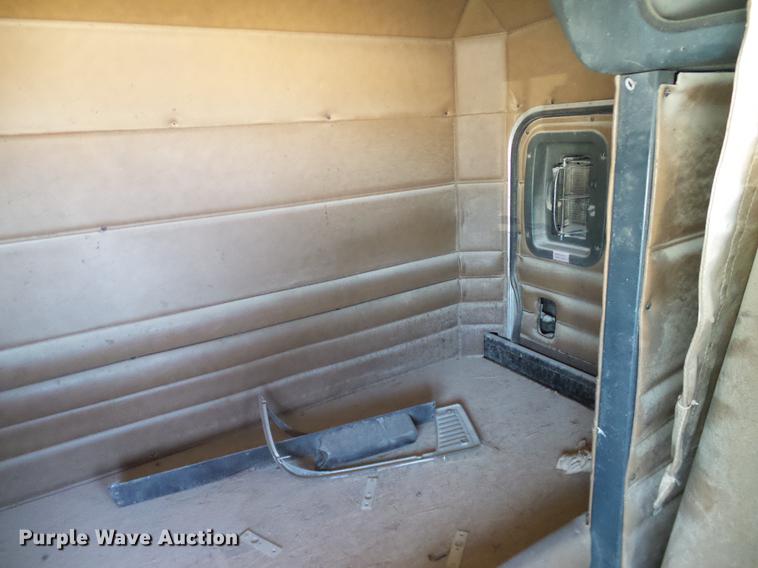 image for item DA6988 1998 Peterbilt 377 semi truck