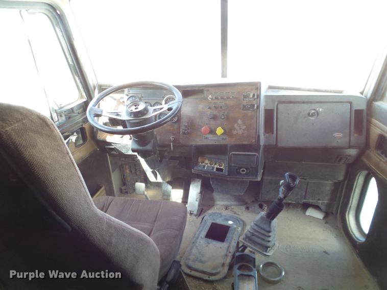 image for item DA6988 1998 Peterbilt 377 semi truck
