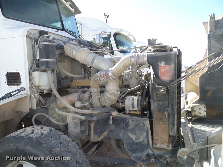 image for item DA6988 1998 Peterbilt 377 semi truck