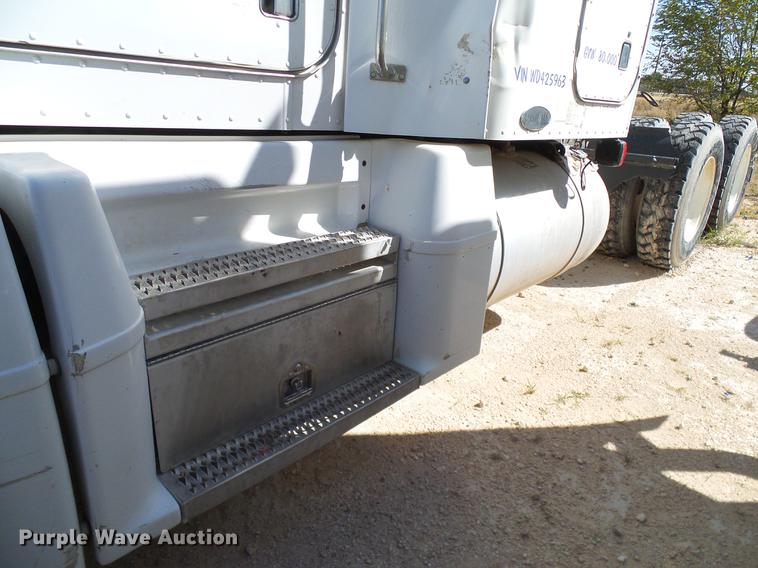 image for item DA6988 1998 Peterbilt 377 semi truck