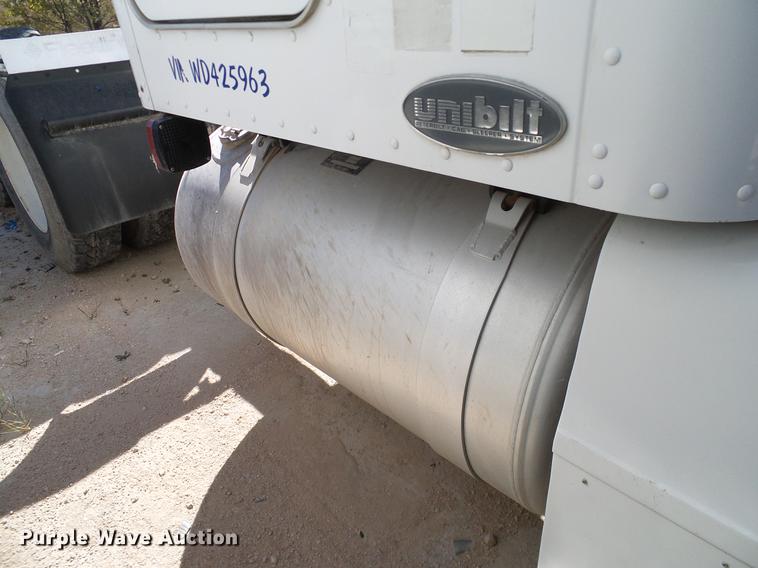 image for item DA6988 1998 Peterbilt 377 semi truck