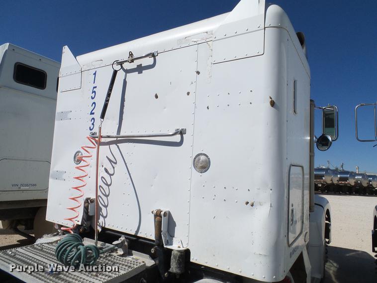 image for item DA6988 1998 Peterbilt 377 semi truck