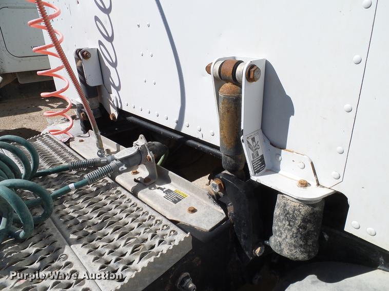 image for item DA6988 1998 Peterbilt 377 semi truck