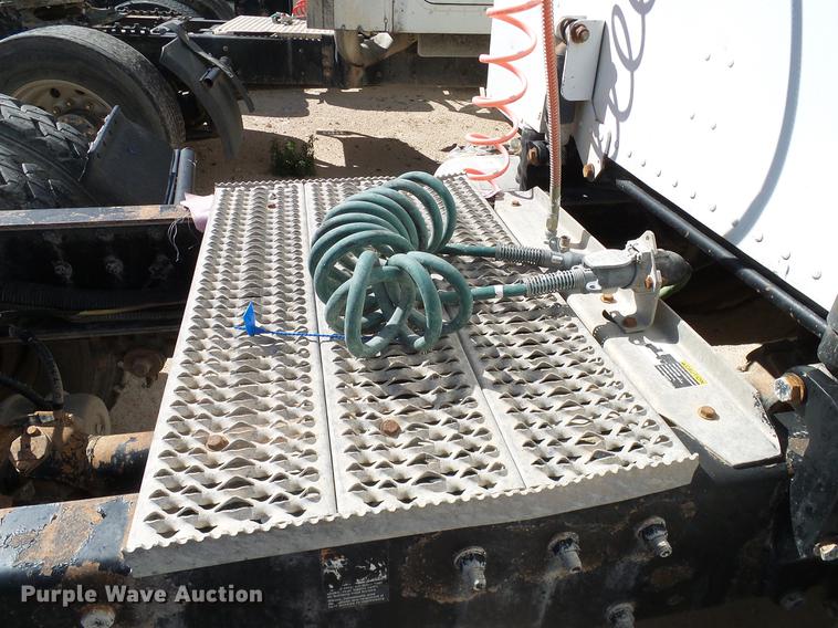 image for item DA6988 1998 Peterbilt 377 semi truck