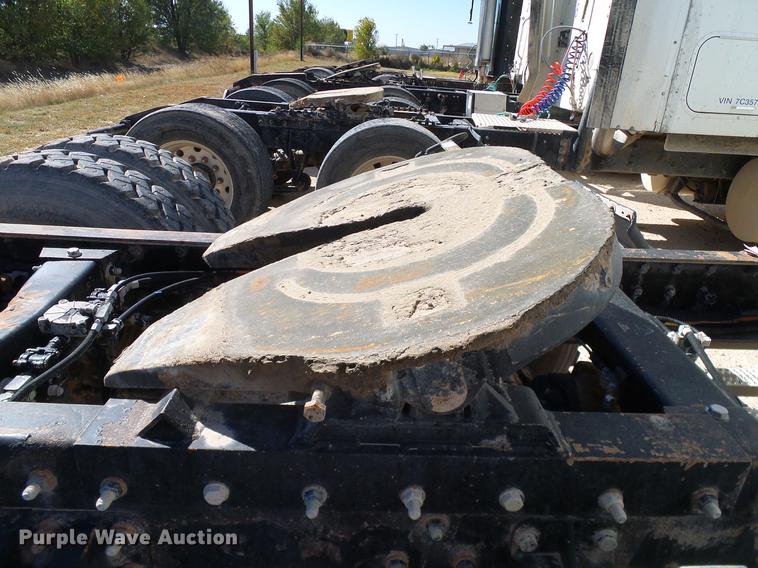 image for item DA6988 1998 Peterbilt 377 semi truck