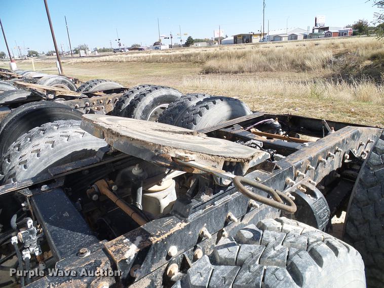 image for item DA6988 1998 Peterbilt 377 semi truck