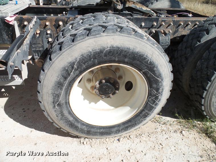 image for item DA6988 1998 Peterbilt 377 semi truck