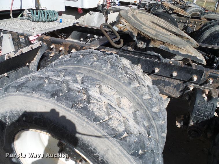 image for item DA6988 1998 Peterbilt 377 semi truck