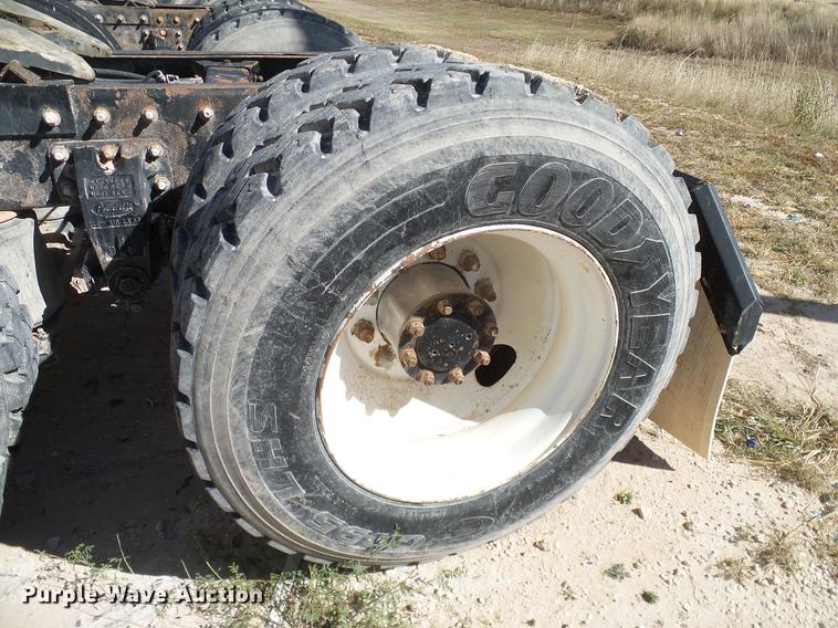 image for item DA6988 1998 Peterbilt 377 semi truck