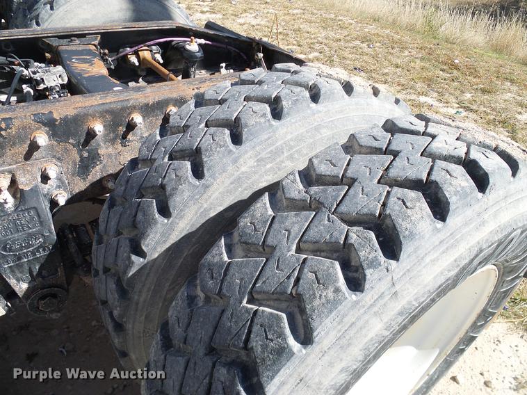 image for item DA6988 1998 Peterbilt 377 semi truck