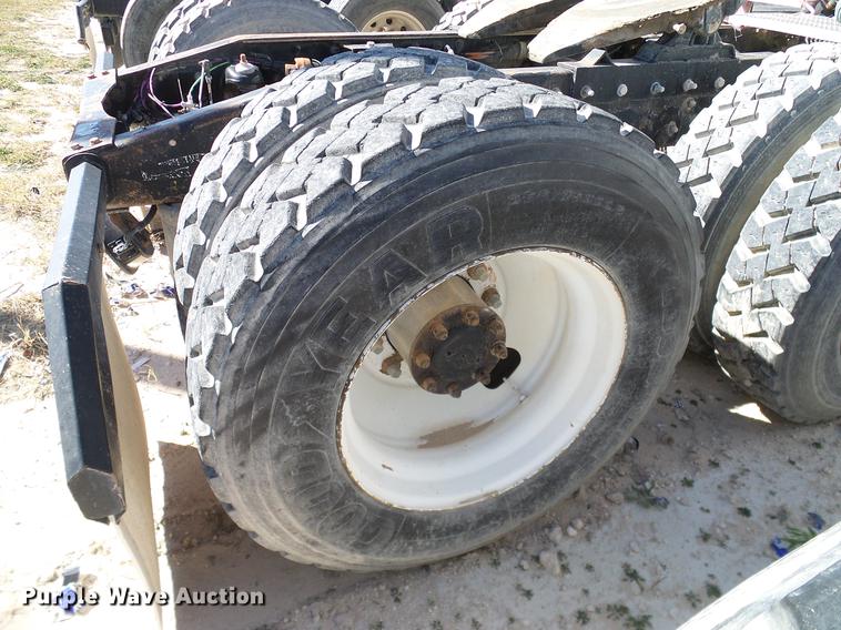 image for item DA6988 1998 Peterbilt 377 semi truck