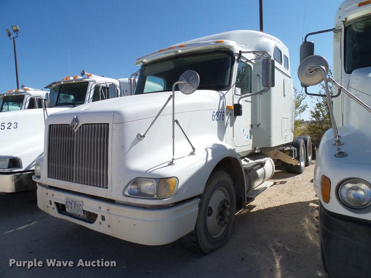 image for item DA6989 2007 International 9400i semi truck