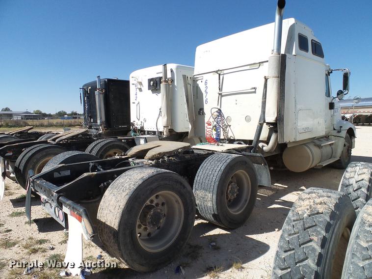 image for item DA6989 2007 International 9400i semi truck