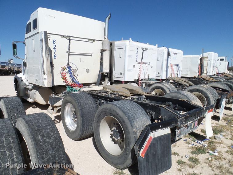 image for item DA6989 2007 International 9400i semi truck