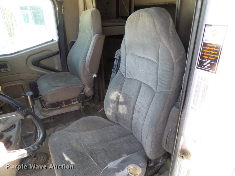 image for item DA6989 2007 International 9400i semi truck