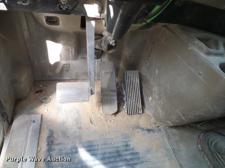 image for item DA6989 2007 International 9400i semi truck