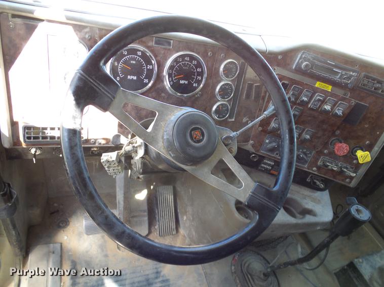 image for item DA6989 2007 International 9400i semi truck