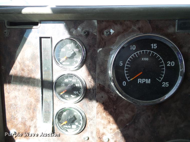 image for item DA6989 2007 International 9400i semi truck