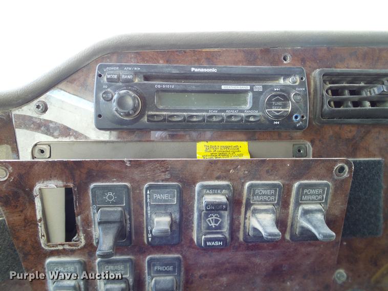 image for item DA6989 2007 International 9400i semi truck