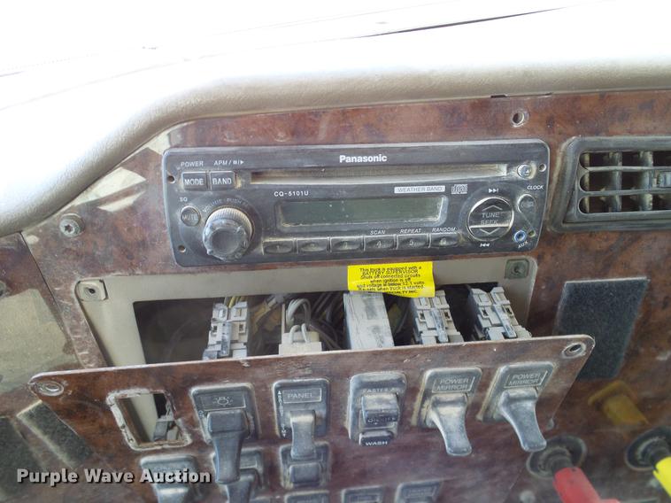 image for item DA6989 2007 International 9400i semi truck