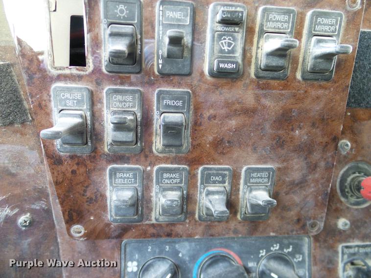 image for item DA6989 2007 International 9400i semi truck