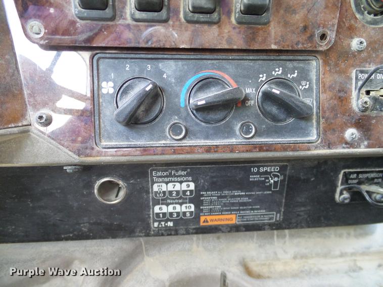 image for item DA6989 2007 International 9400i semi truck