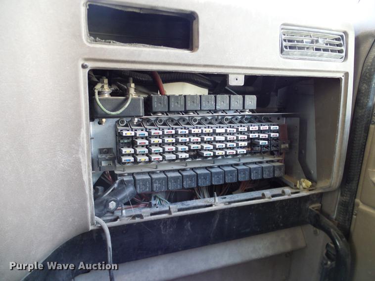 image for item DA6989 2007 International 9400i semi truck