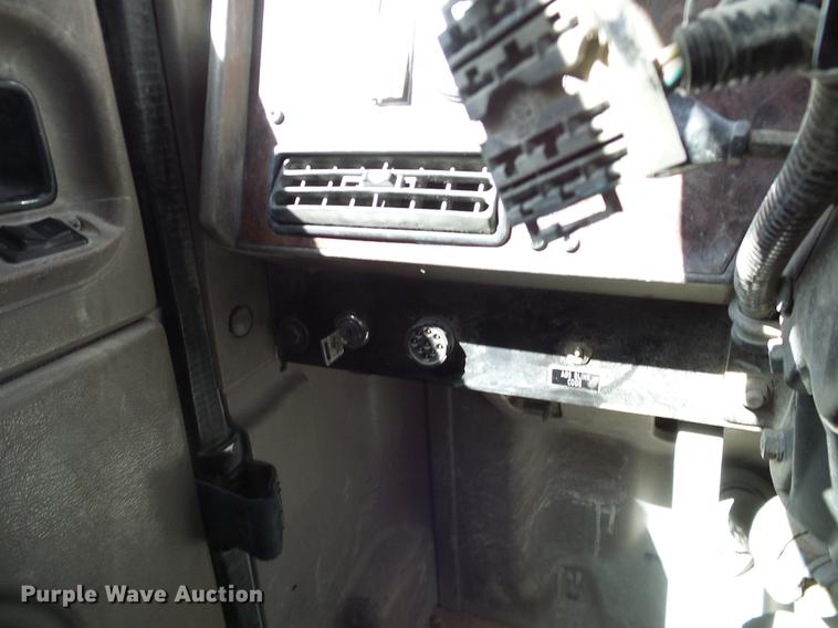 image for item DA6989 2007 International 9400i semi truck