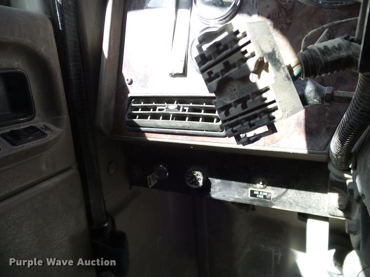 image for item DA6989 2007 International 9400i semi truck