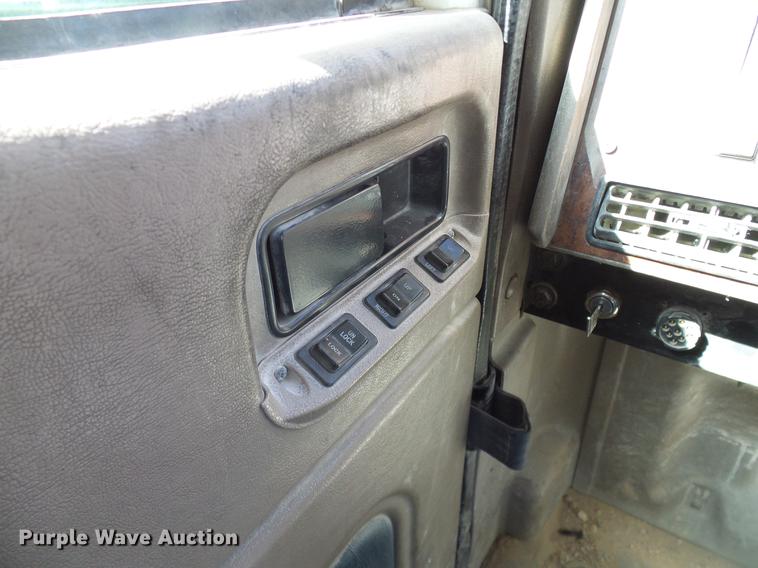 image for item DA6989 2007 International 9400i semi truck