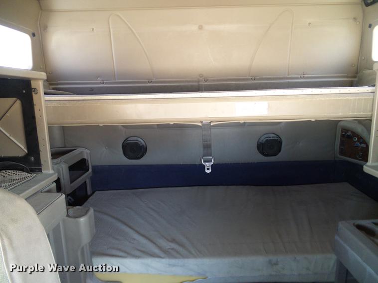 image for item DA6989 2007 International 9400i semi truck