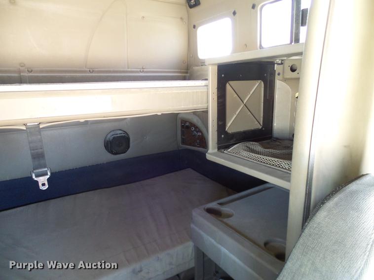 image for item DA6989 2007 International 9400i semi truck