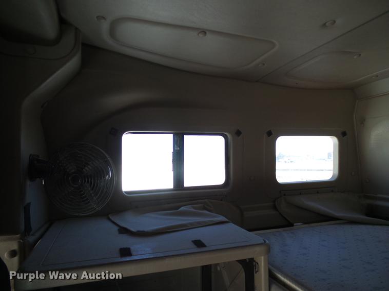 image for item DA6989 2007 International 9400i semi truck