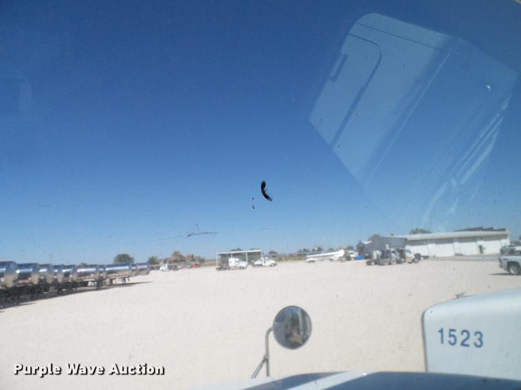 image for item DA6989 2007 International 9400i semi truck