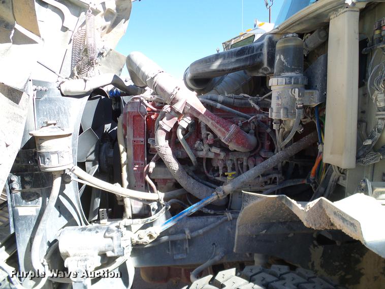 image for item DA6989 2007 International 9400i semi truck