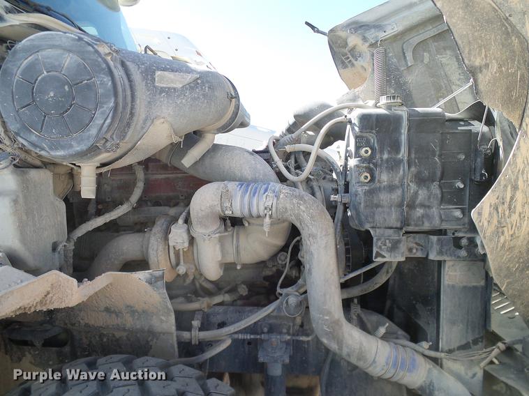 image for item DA6989 2007 International 9400i semi truck