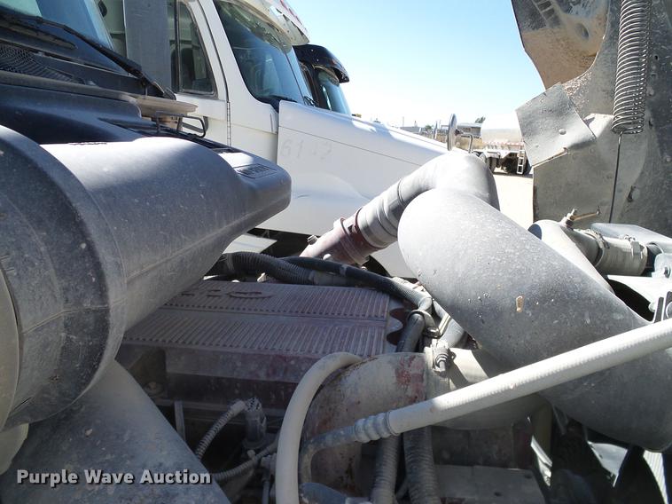 image for item DA6989 2007 International 9400i semi truck