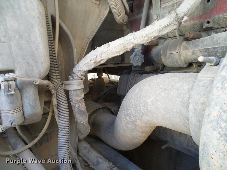 image for item DA6989 2007 International 9400i semi truck