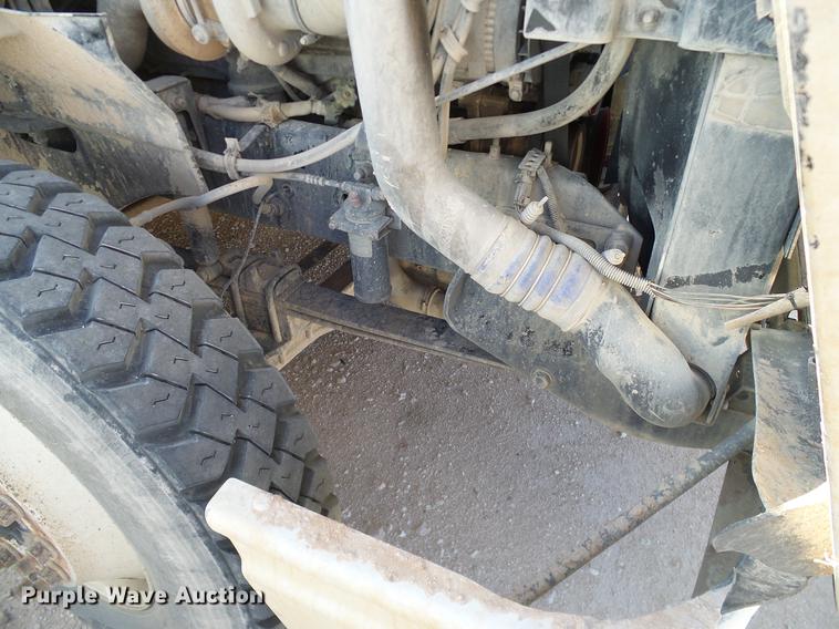 image for item DA6989 2007 International 9400i semi truck