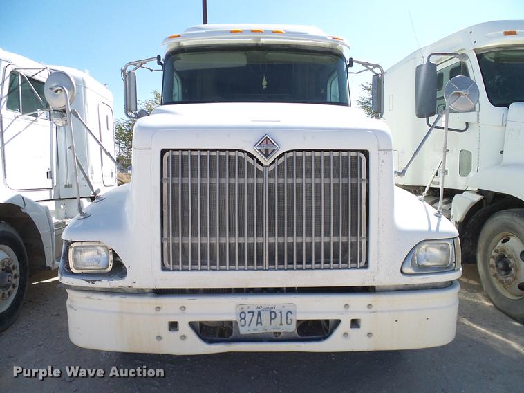 image for item DA6989 2007 International 9400i semi truck