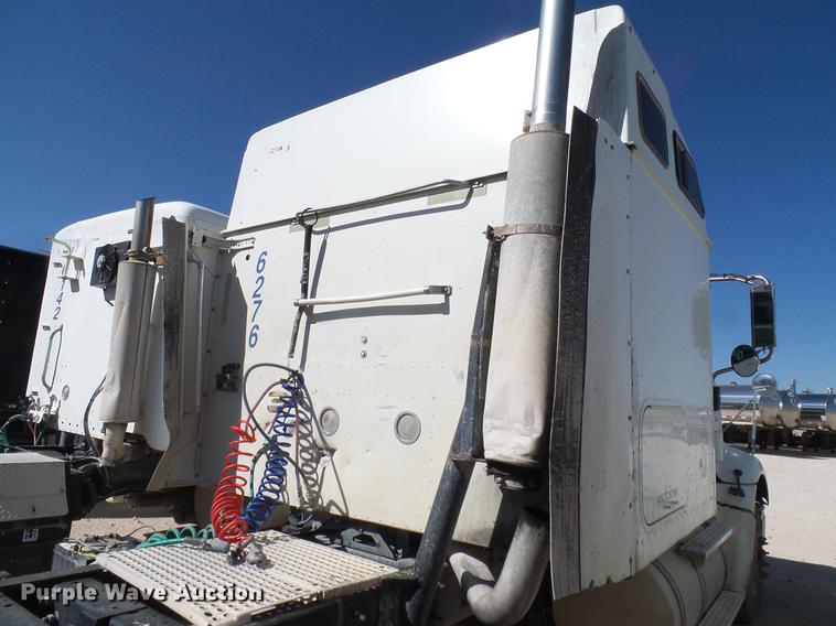 image for item DA6989 2007 International 9400i semi truck