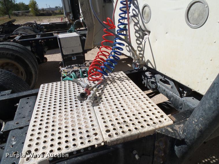 image for item DA6989 2007 International 9400i semi truck